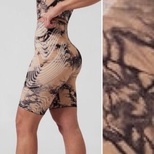 NWOT Athleta 2PC SET Seamless Tie Dye Yoga Top & Biker Shorts 🧿